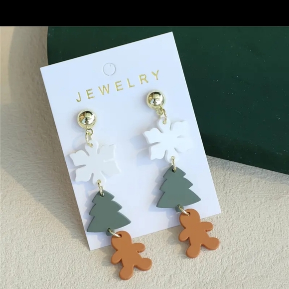 ** BRAND NEW ADORABLE HOLIDAY EARRINGS - Picture 3 of 3